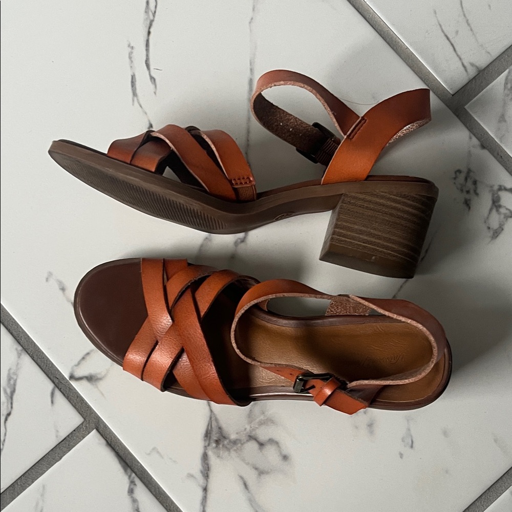 Universal Thread Tan Brown Leather-Strap Block Heel Sandals